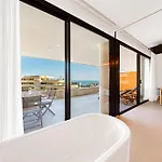 Апартаменты Modern In Prestigious El Higueron *