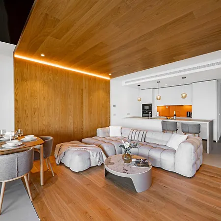Modern In Prestigious El Higueron Appartement