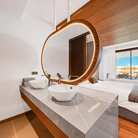 Modern In Prestigious El Higueron Appartement Fuengirola