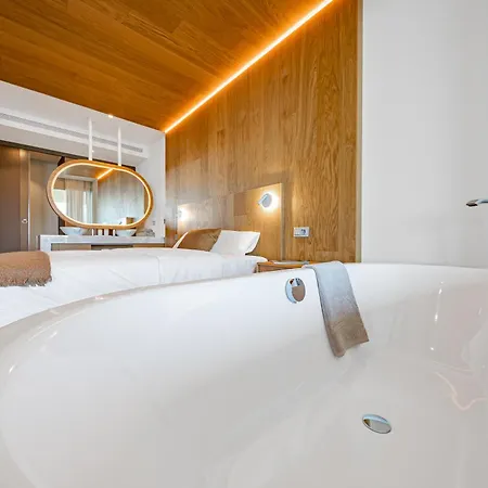 Modern In Prestigious El Higueron Appartement