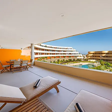 Modern In Prestigious El Higueron Appartement Fuengirola