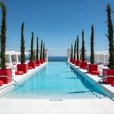 Modern In Prestigious El Higueron Appartement